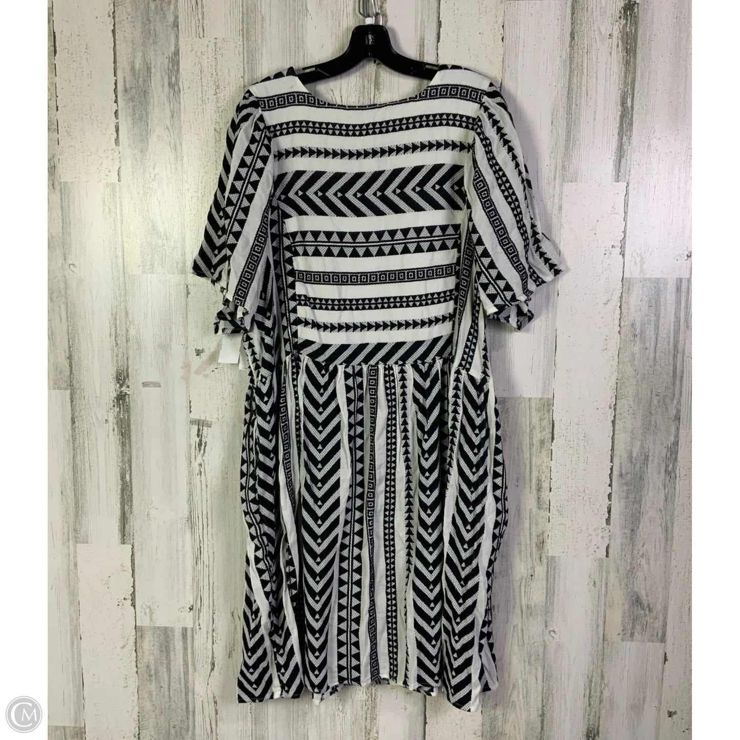 Dress Casual Short By Old Navy In Black & White, Size: Xxl