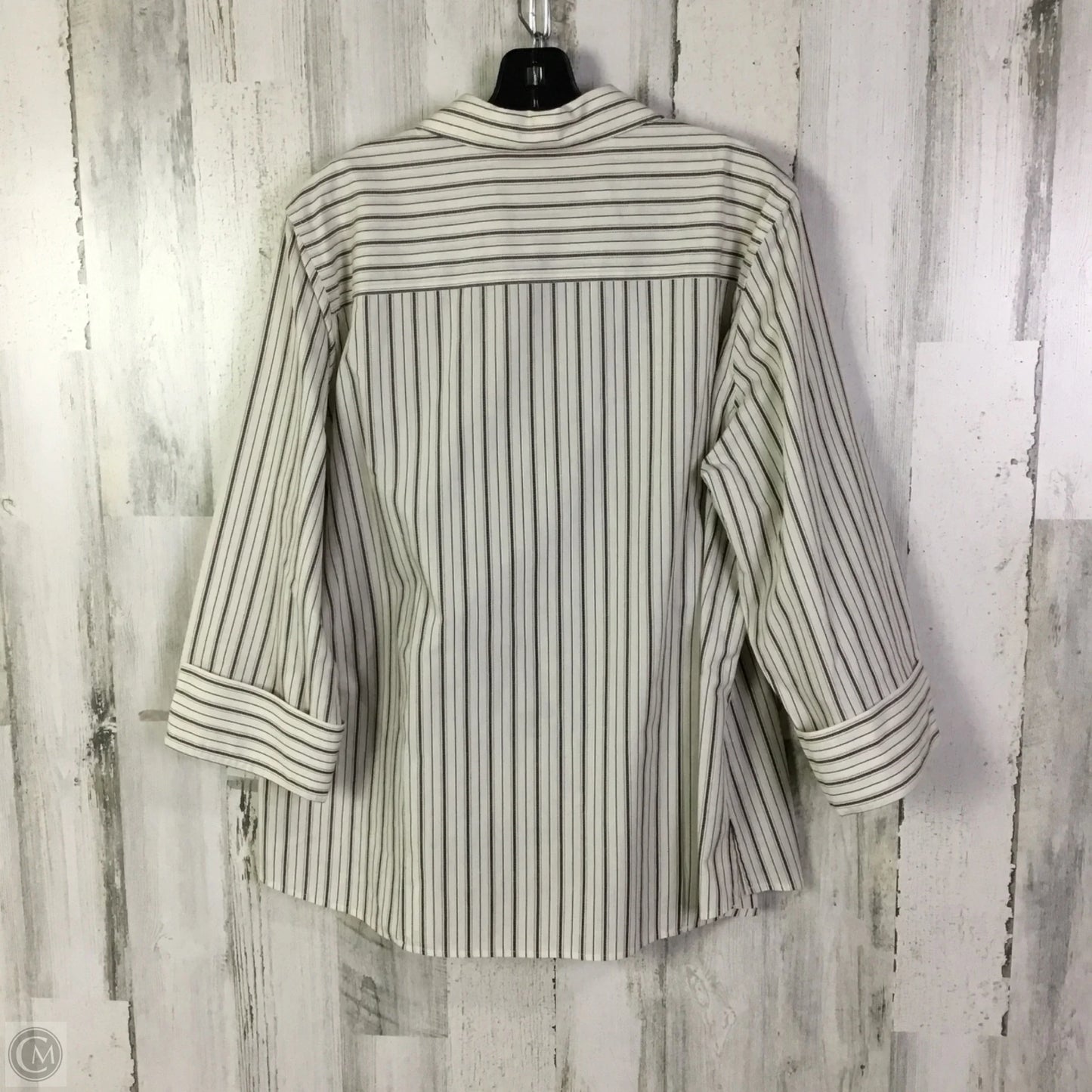 Top Long Sleeve By Investments In White, Size: 1x