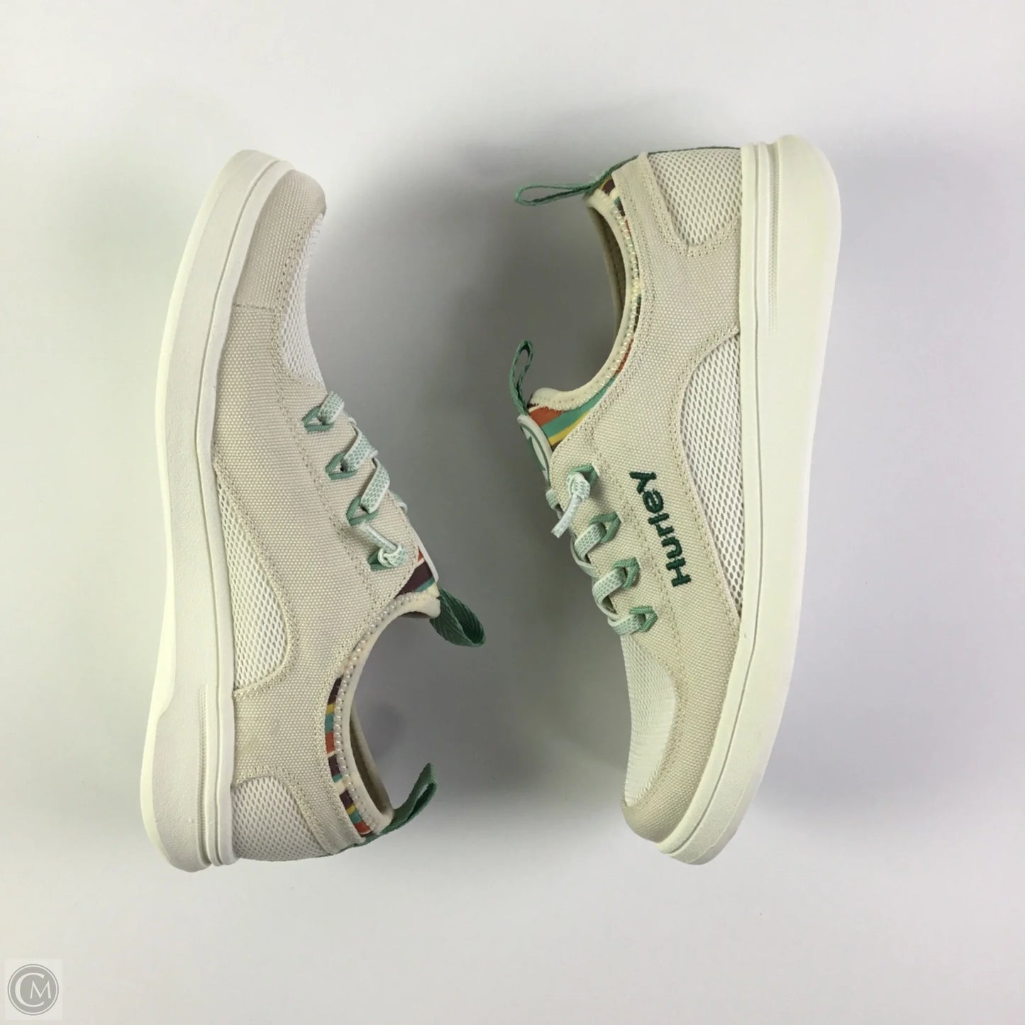 Shoes Sneakers By Clothes Mentor In Cream, Size: 6