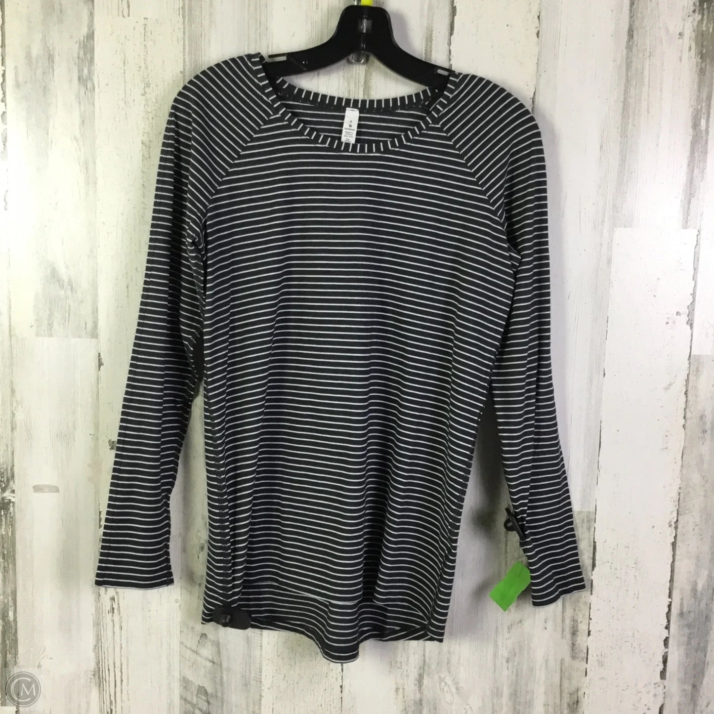Athletic Top Long Sleeve Crewneck By Lululemon In Grey & White, Size: 6
