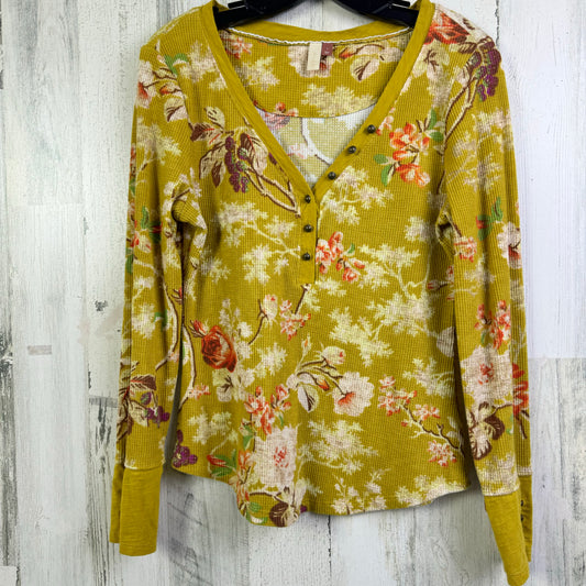 Top Long Sleeve By Pilcro In Yellow, Size: L