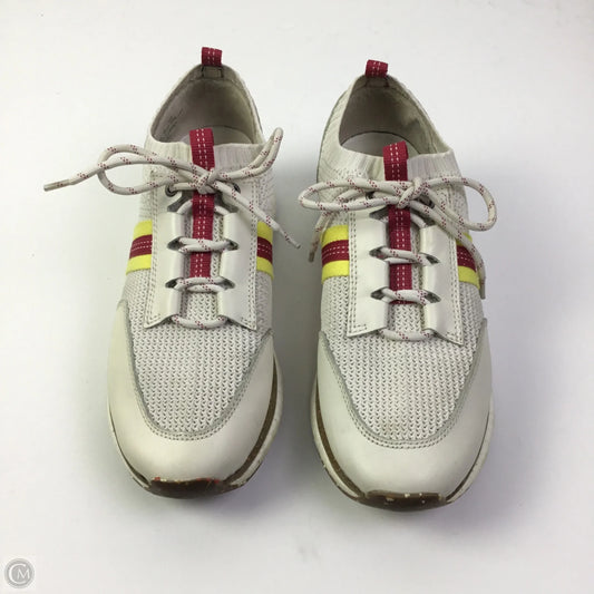 Shoes Sneakers By Clothes Mentor In Cream, Size: 9