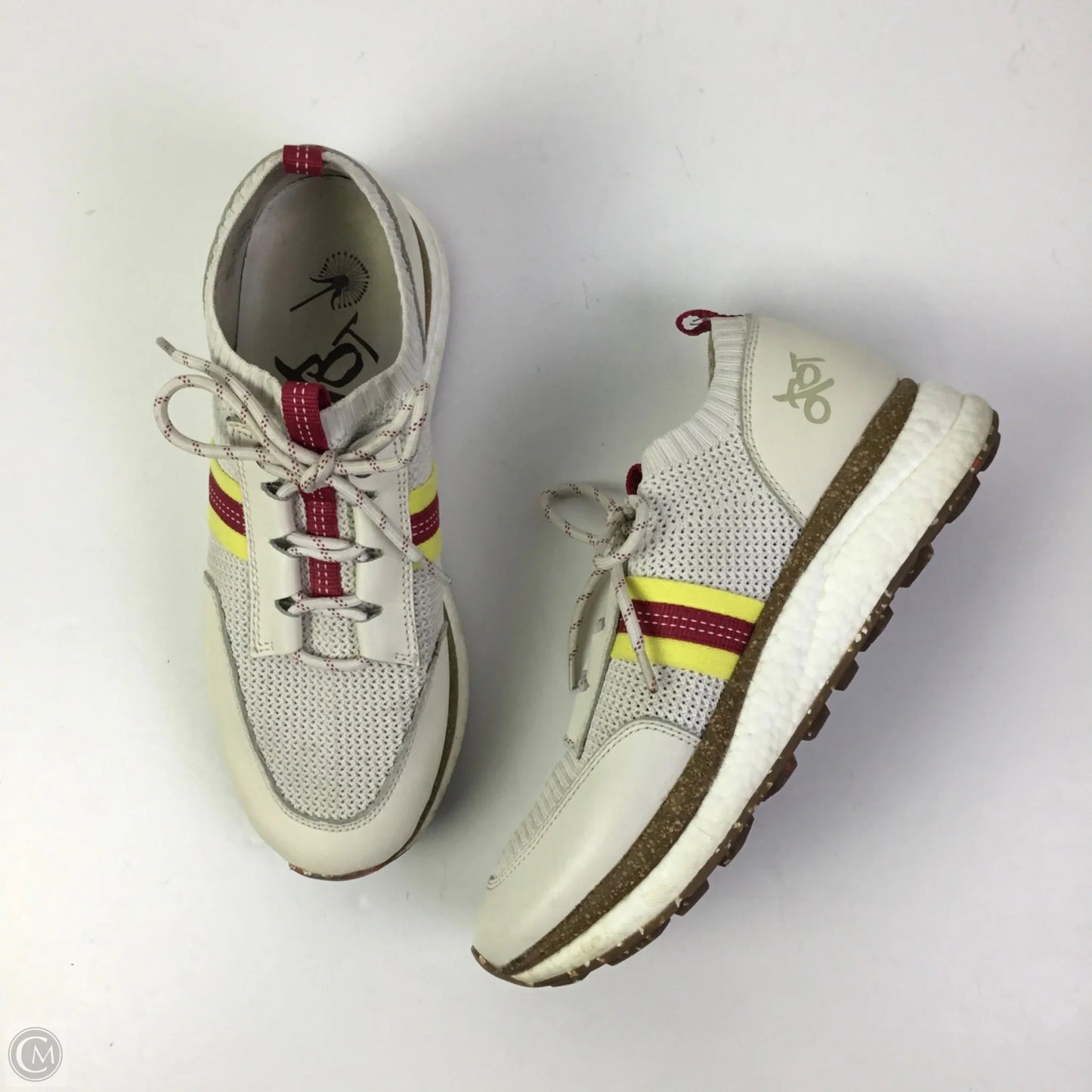 Shoes Sneakers By Clothes Mentor In Cream, Size: 9