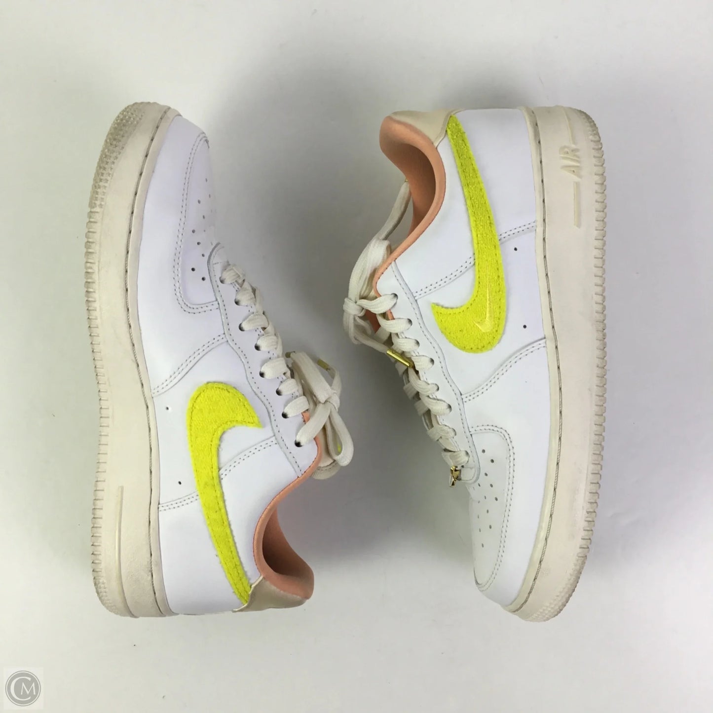 Shoes Athletic By Nike In White & Yellow, Size: 9.5