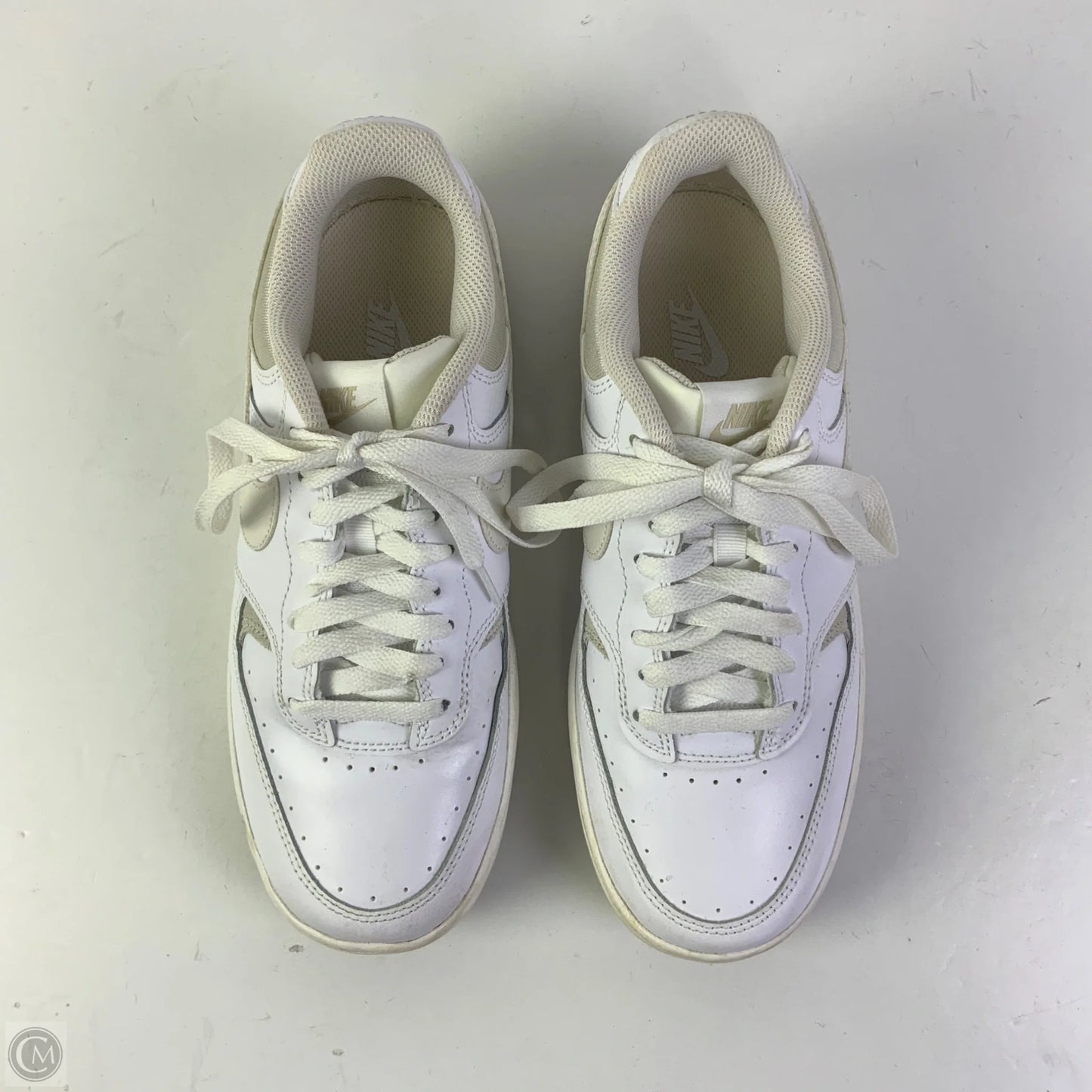 Shoes Sneakers By Nike In White, Size: 8.5