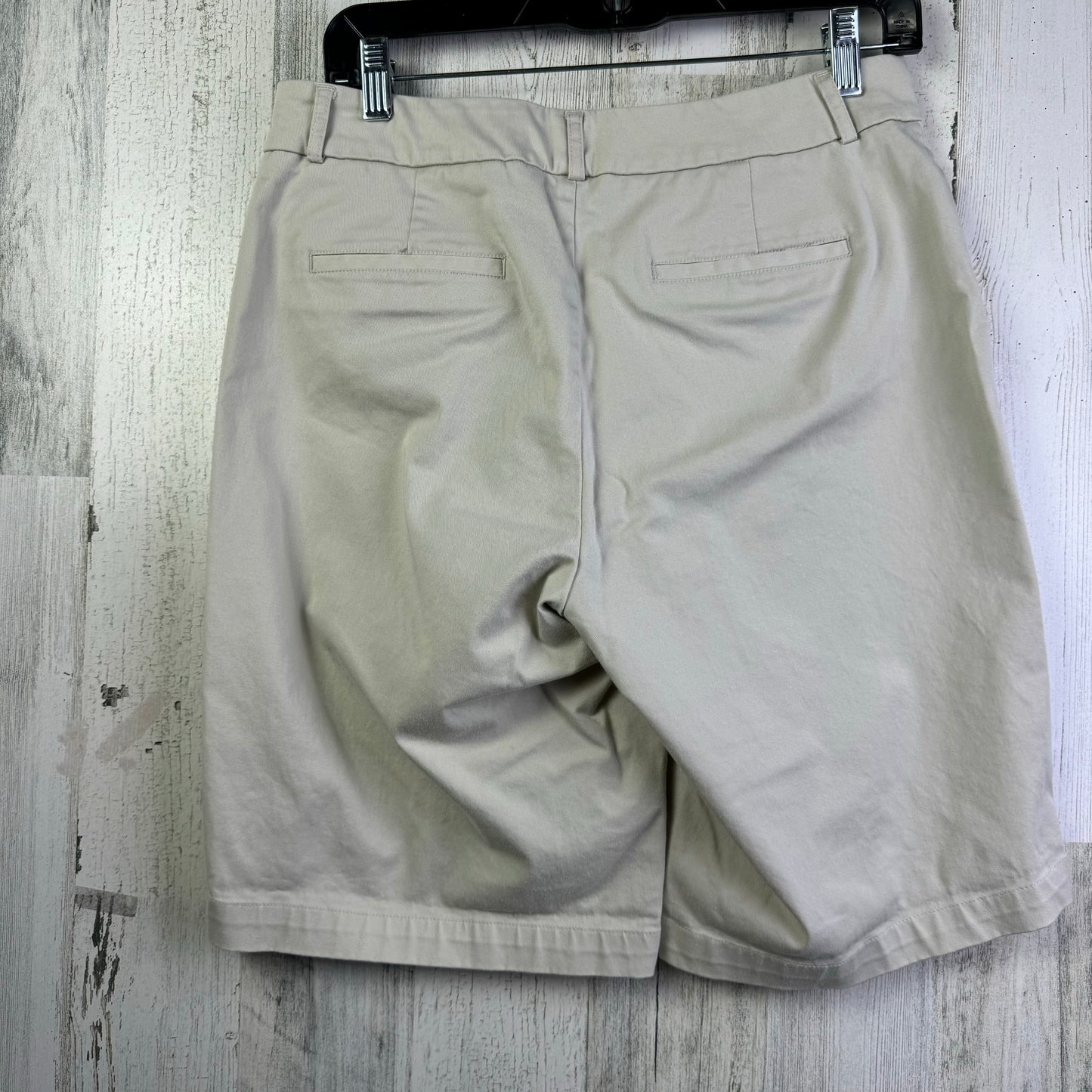 Beige Shorts Dockers, Size 6