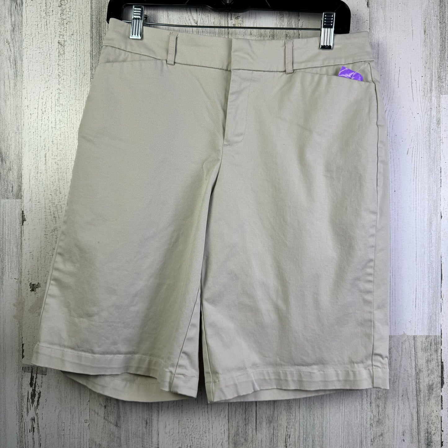 Beige Shorts Dockers, Size 6