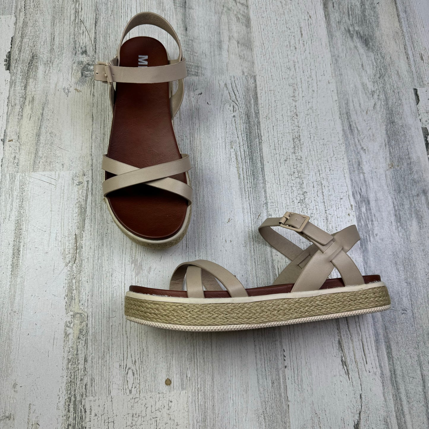 Tan Sandals Flats Mia, Size 8.5