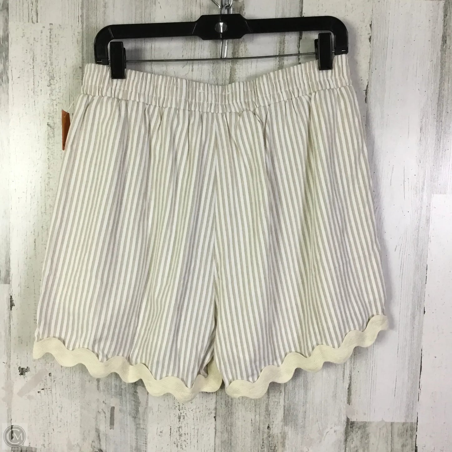 Shorts By Entro In Cream & White, Size: 8