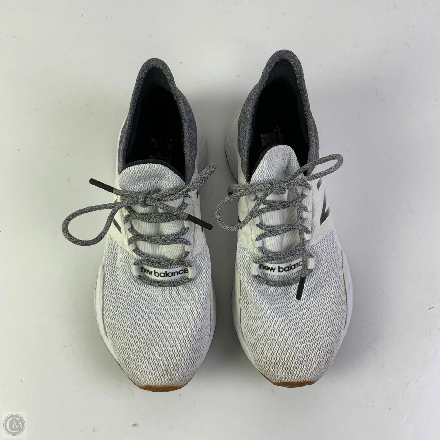 Shoes Athletic By New Balance In Grey & White, Size: 9.5