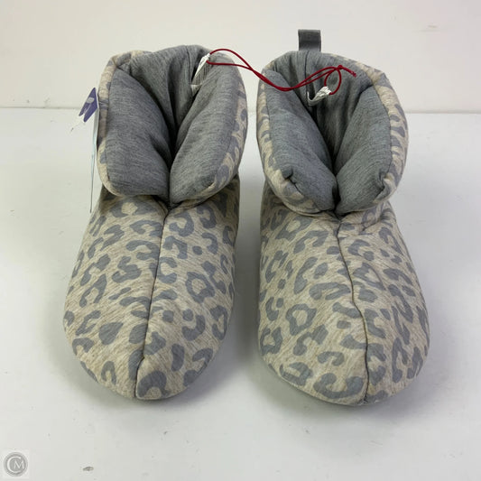 Slippers By Clothes Mentor In Grey & Tan, Size: 9