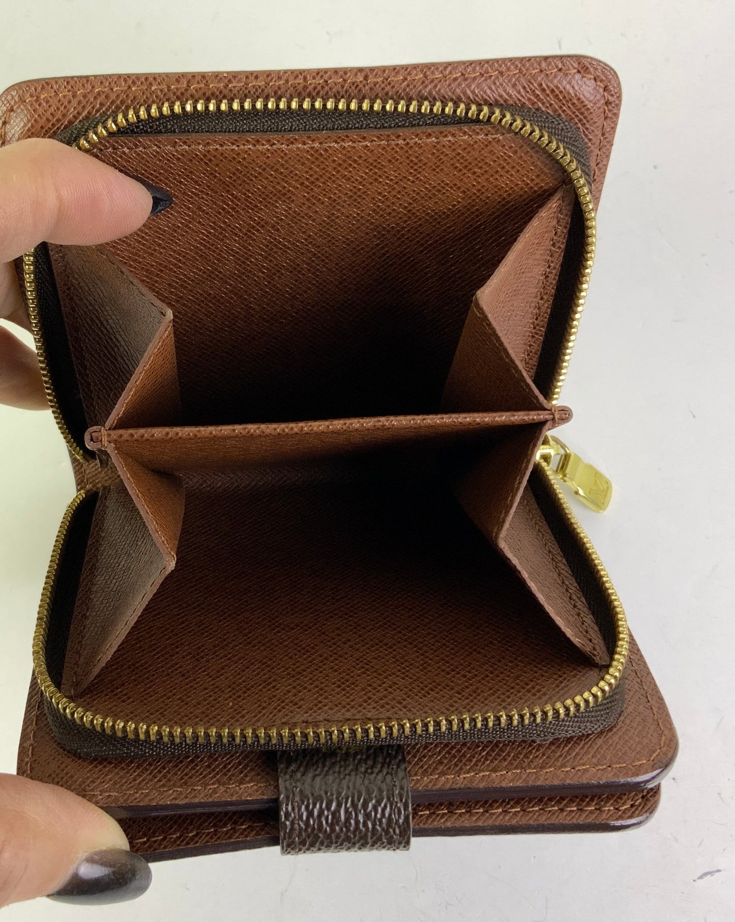 Wallet Luxury Designer By Louis Vuitton, Size: Medium