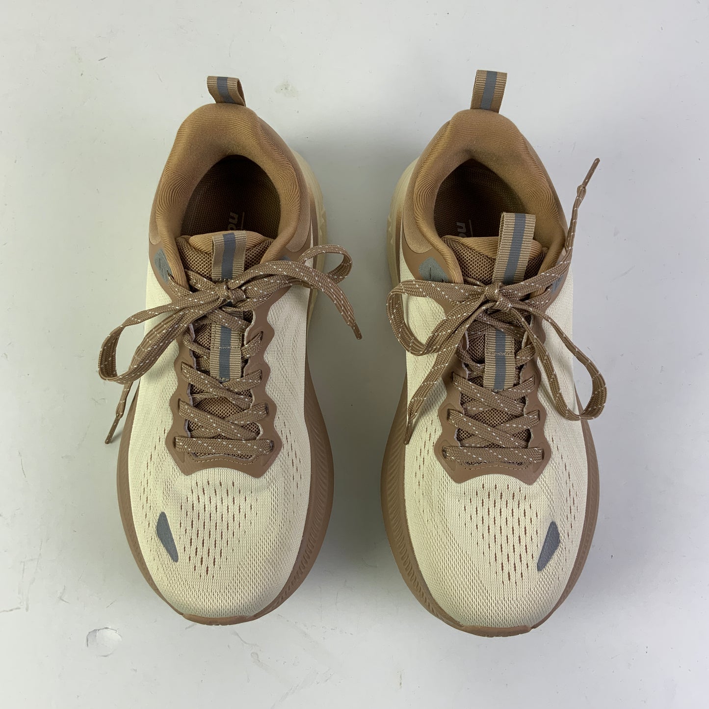 Shoes Athletic By Clothes Mentor In Cream, Size:9