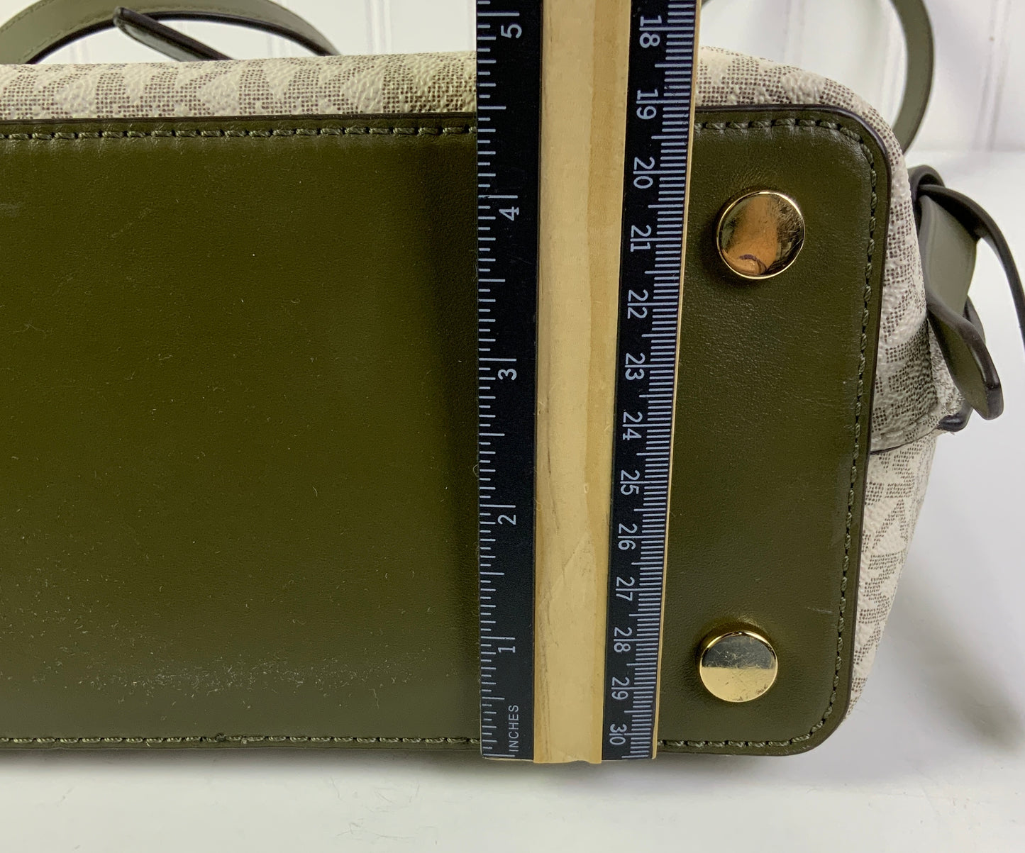 Handbag Designer By Michael Kors In Cream & Green, Size:Medium