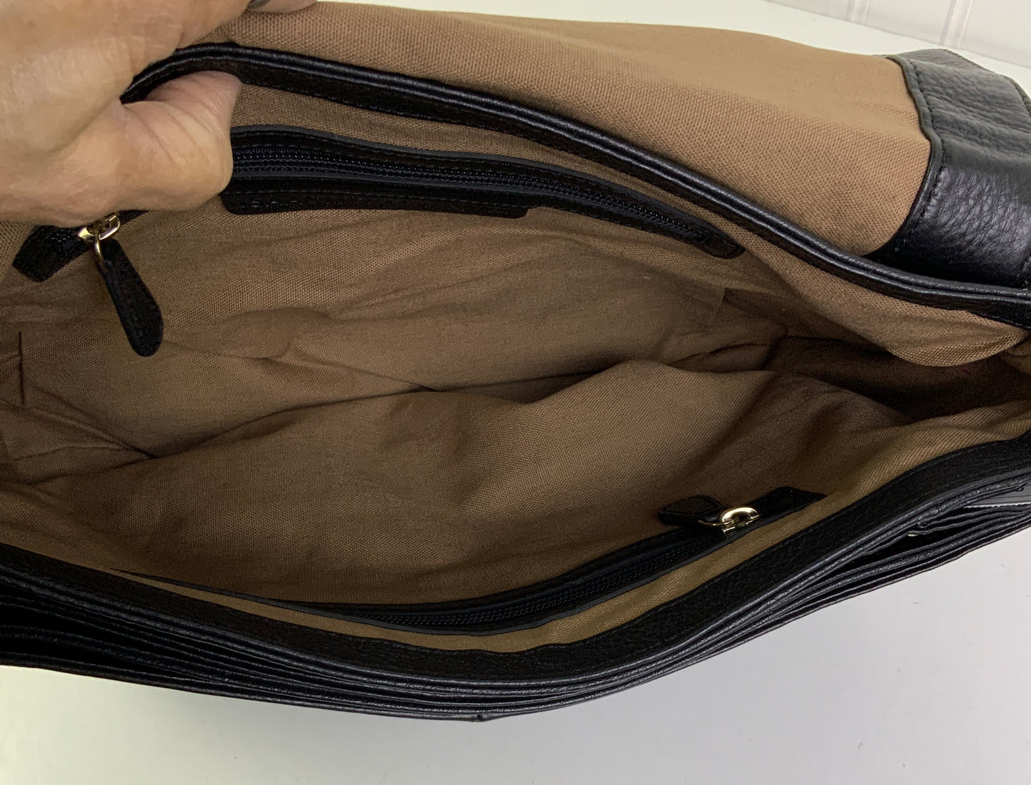 Handbag Leather By Isaac Mizrahi Live Qvc, Size: Medium