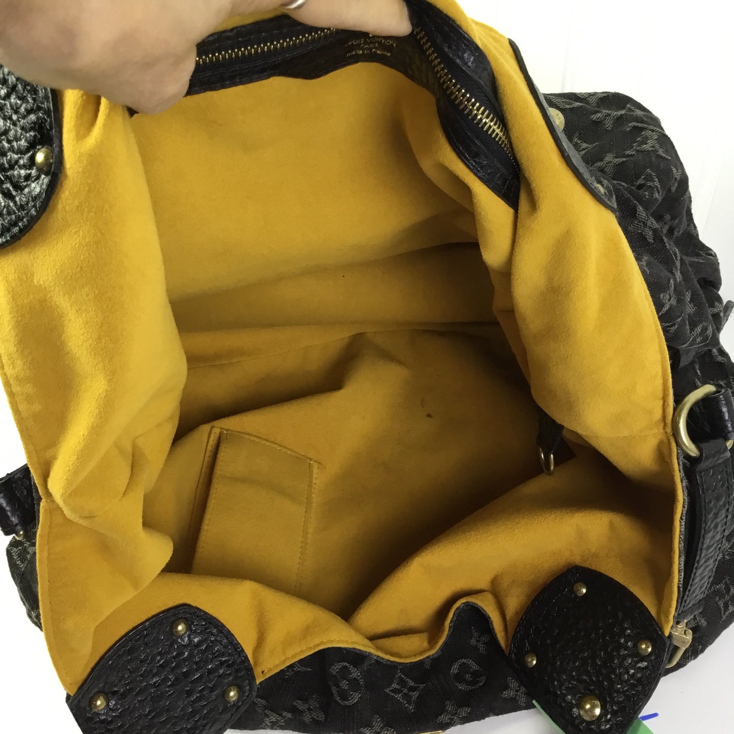 Handbag Luxury Designer By Louis Vuitton In Black, Size:Large