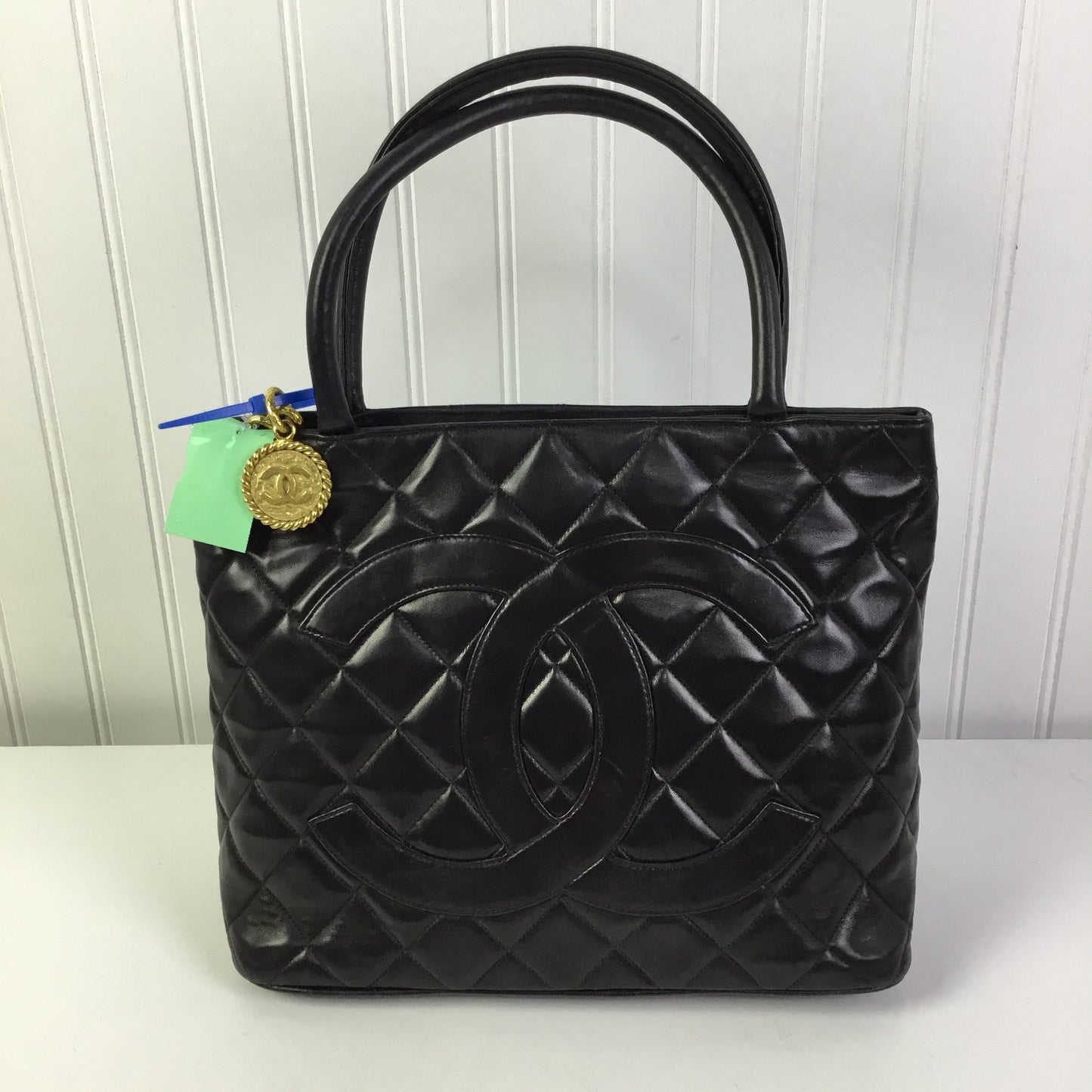 Handbag Luxury Designer By Chanel In Black, Size:Medium