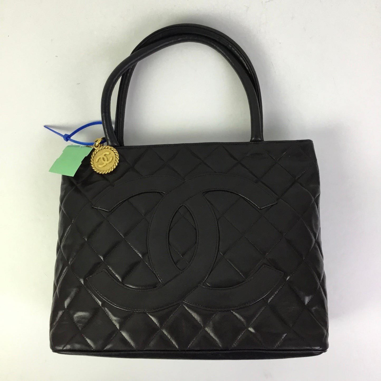 Handbag Luxury Designer By Chanel In Black, Size:Medium