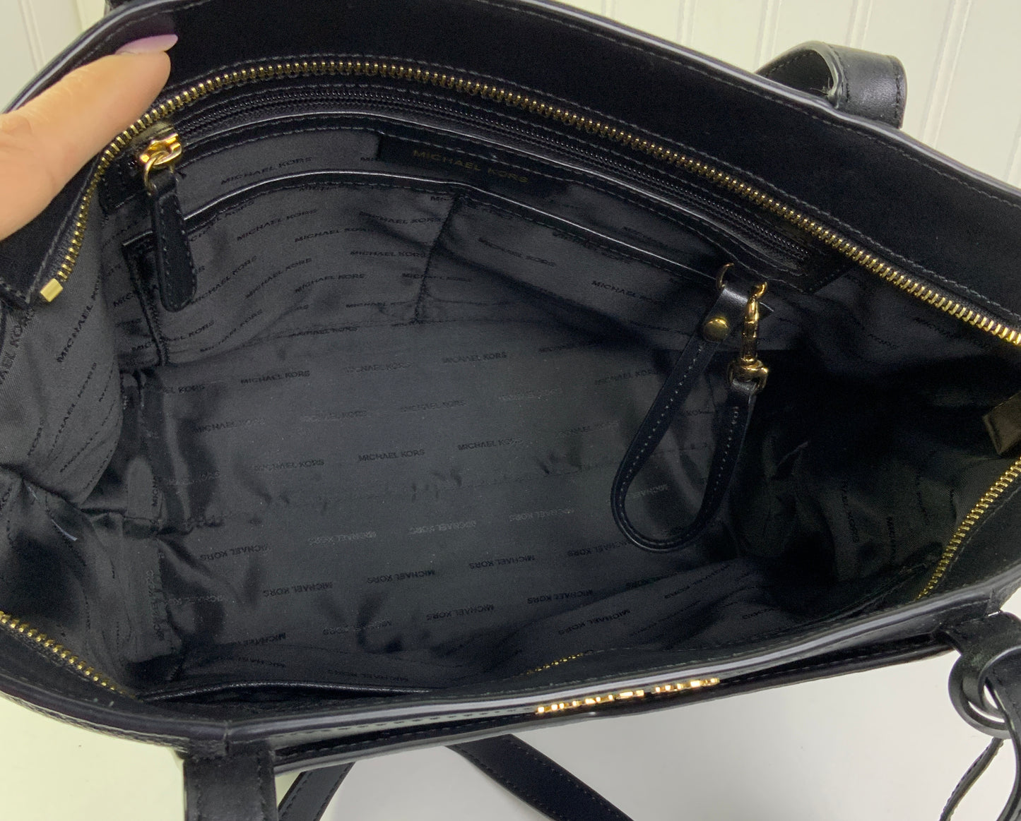 Handbag Designer By Michael Kors In Black, Size:Medium