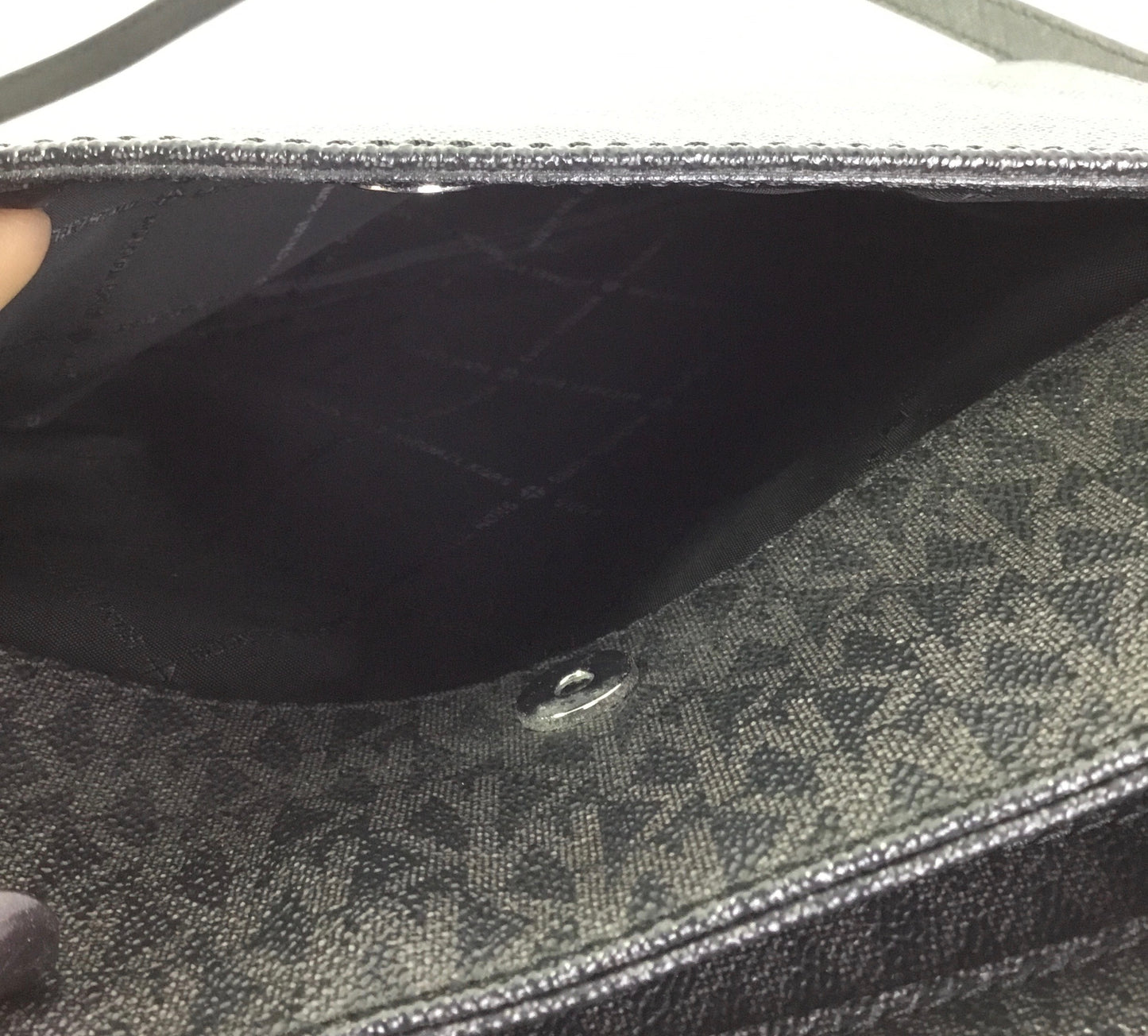 Crossbody Designer By Michael Kors In Black, Size:Medium