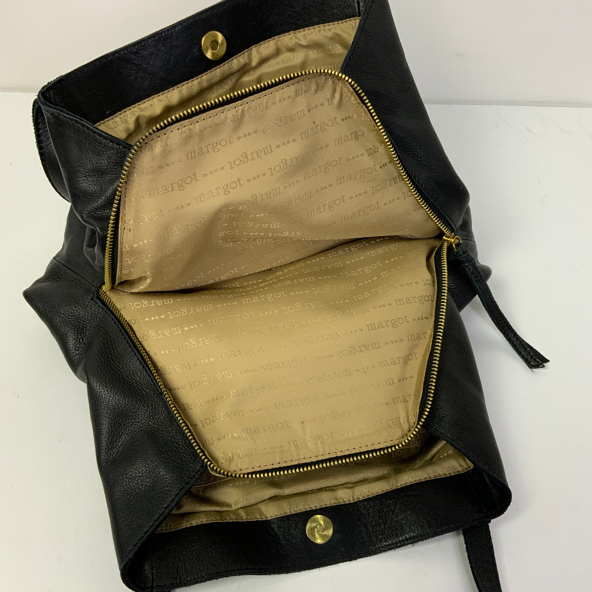 Handbag Leather By Margot, Size: Medium